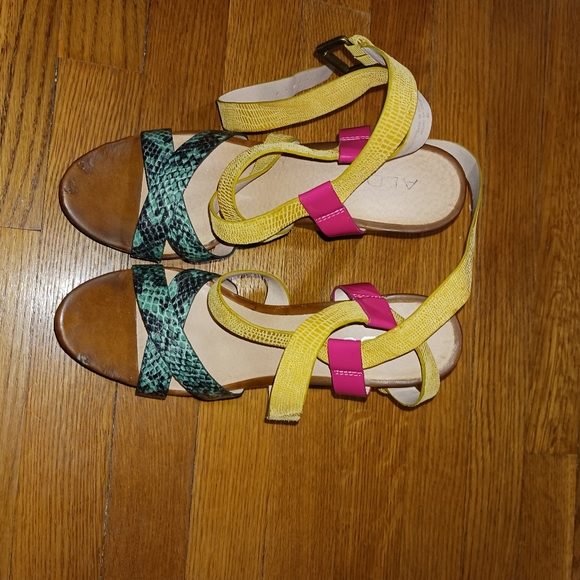 Cute Aldo multi-print wedge sandle-Women size 40 - Picture 2 of 4